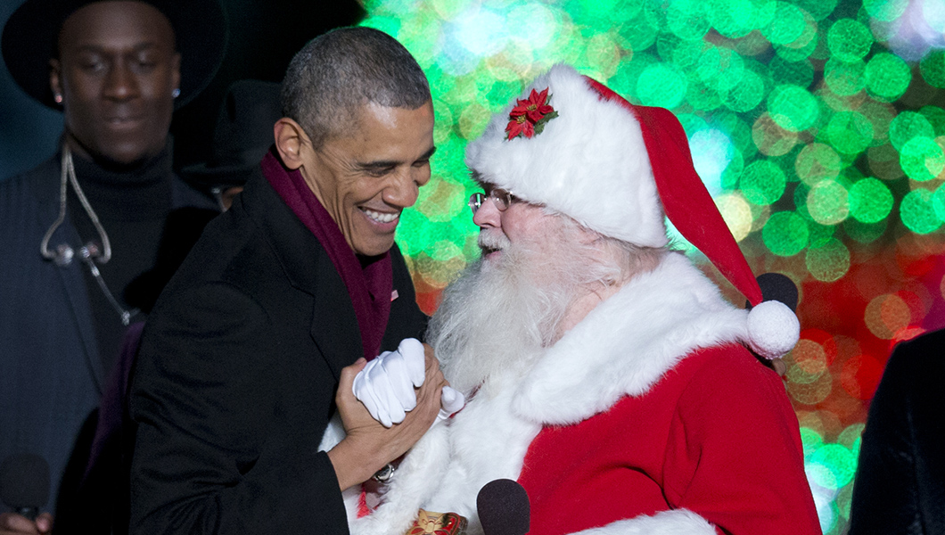Obama plays Santa with surprise visit to children’s hospital
