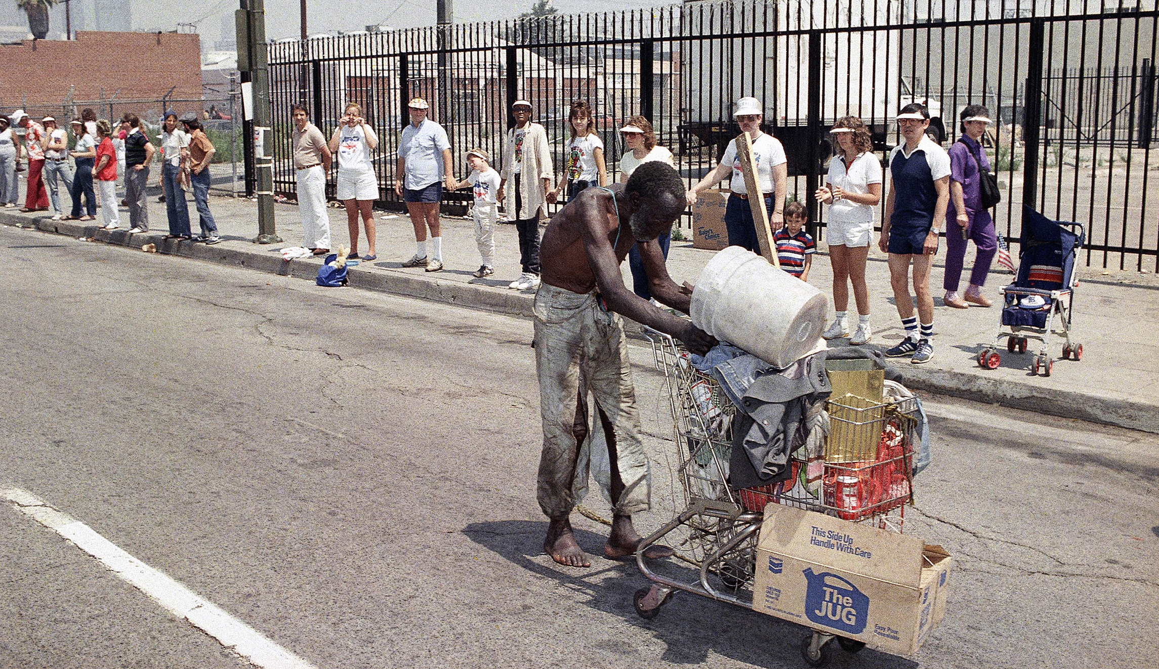 Hands Across America, a crazy idea that’s still helping the homeless 33 years later