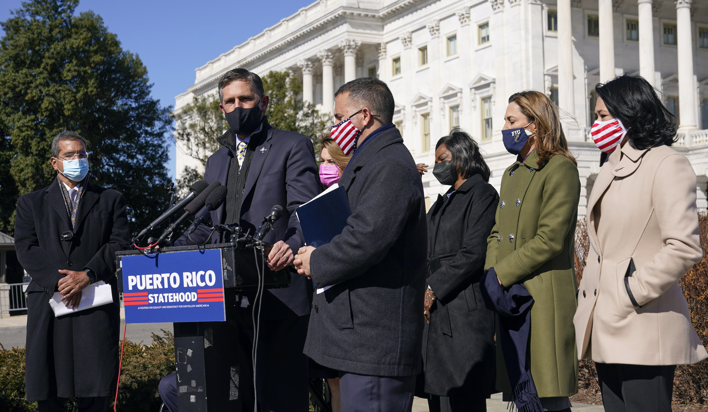 Puerto Rico statehood bill gets bipartisan push