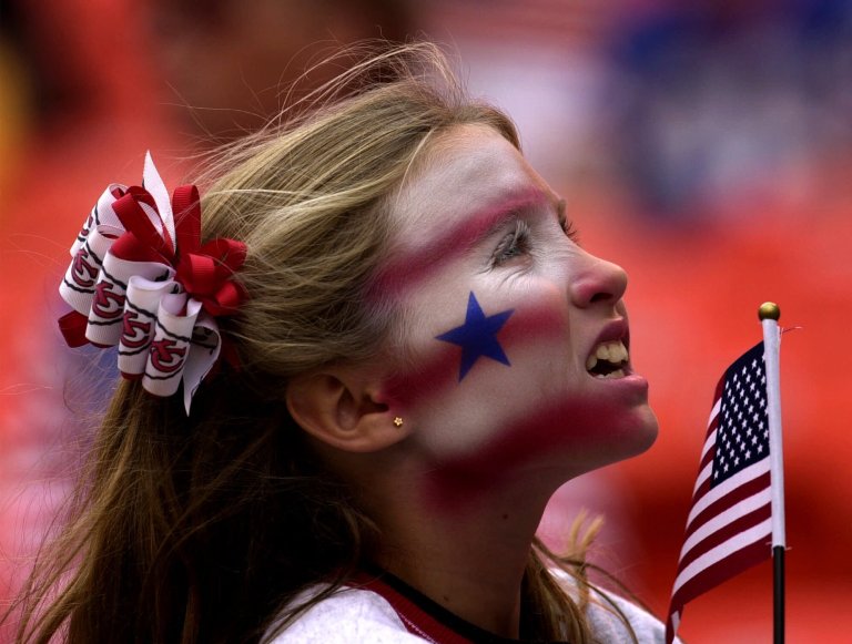 WATCH: Crowd sings national anthem when mic cuts out in Kansas City