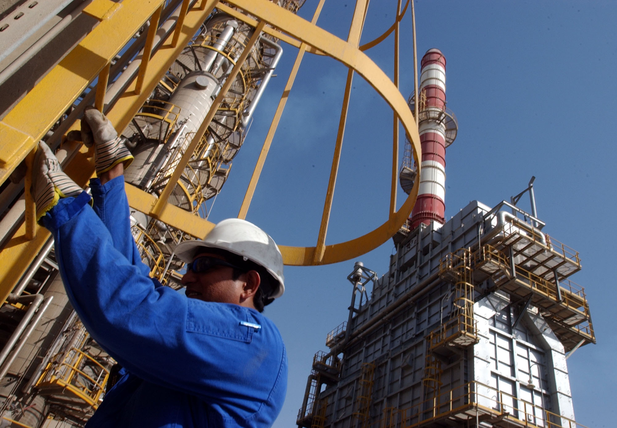 Oil prices drop as UAE calls on OPEC to boost production