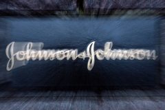 Authorities leaning toward resuming Johnson & Johnson vaccine with warning