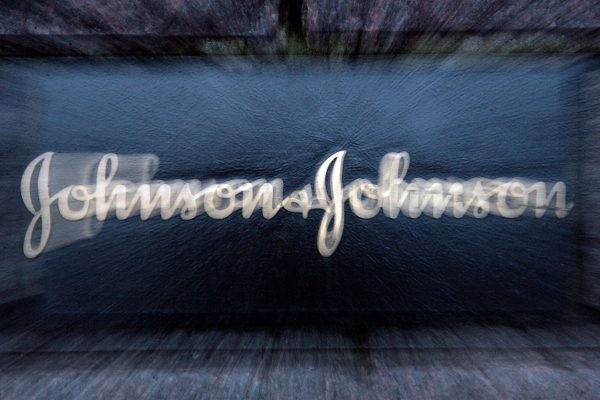 Authorities leaning toward resuming Johnson & Johnson vaccine with warning