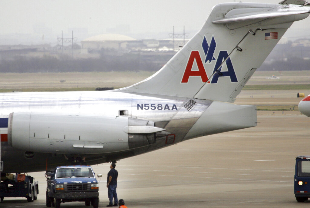 Family claims toddler kicked off flight for not wearing mask during asthma attack, airline denies story