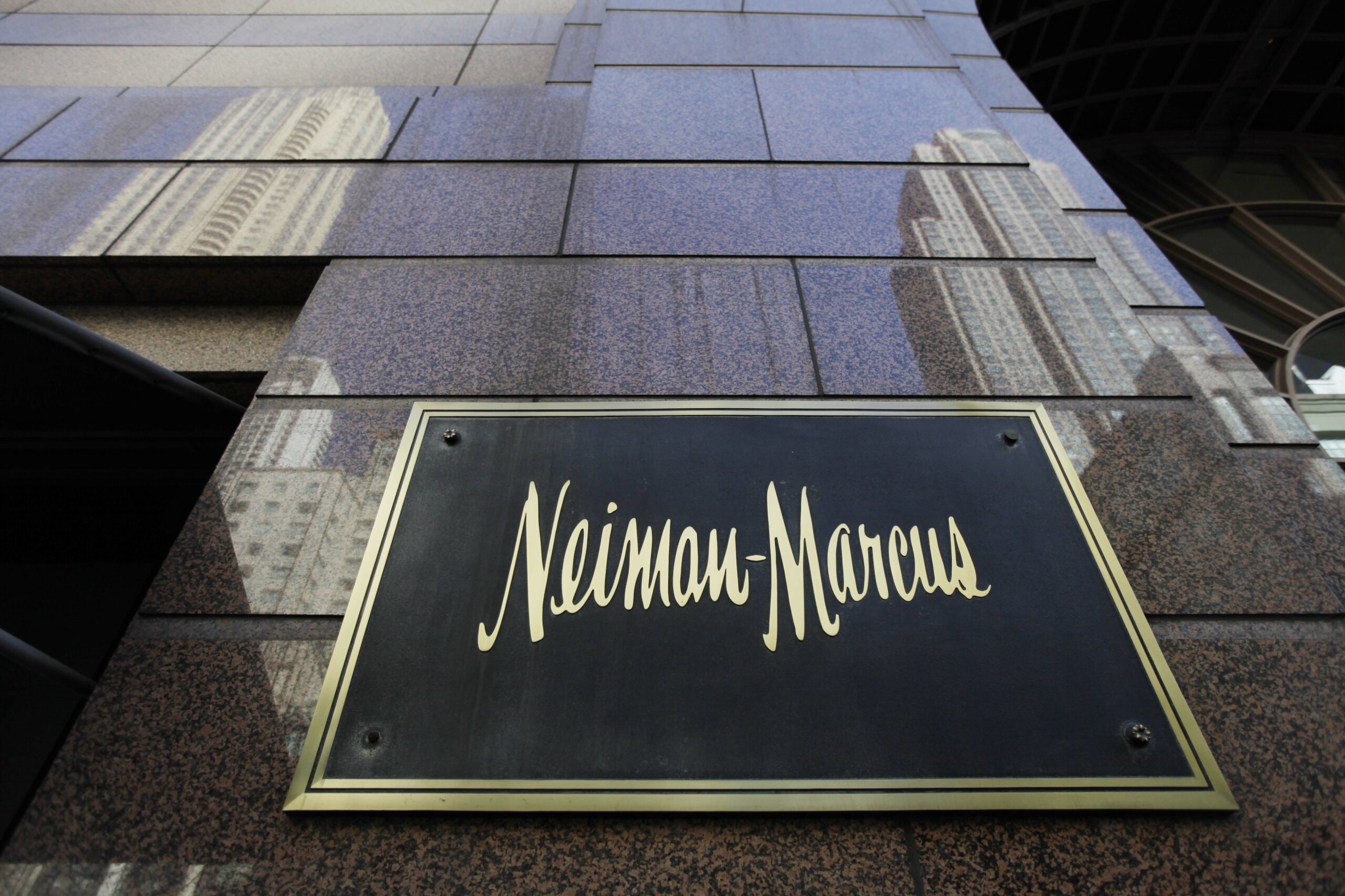 Chicago criminals ram car into Neiman Marcus during failed burglary