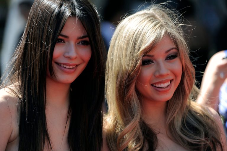 Miranda Cosgrove and Jennette McCurdy arrive at the Creative Arts Emmy Awards on Saturday, Aug. 21, 2010 in Los Angeles. 
