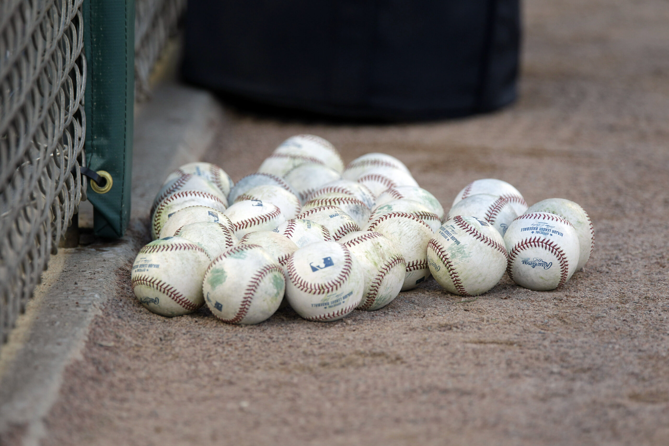 Eight California senior baseball players suspended for taking maskless team picture on campus