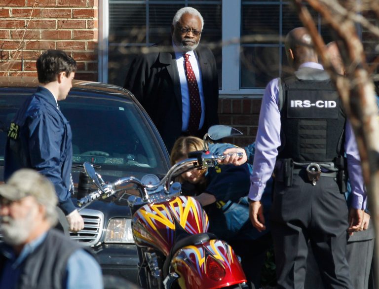 Liberals love the IRS, only ones to back 87,000 strike force