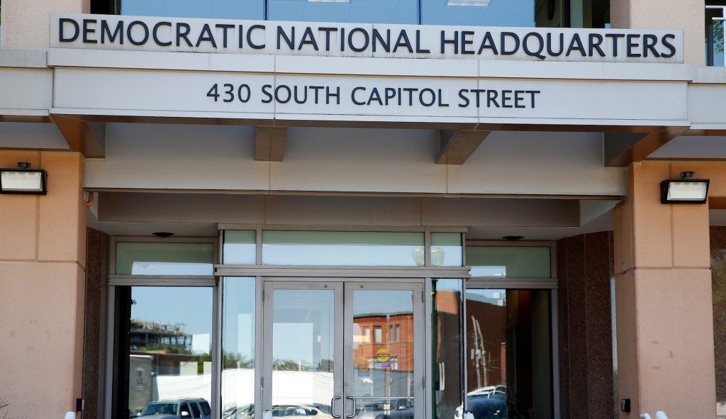 Pipe bombs found outside DNC and RNC contained timing devices: Report