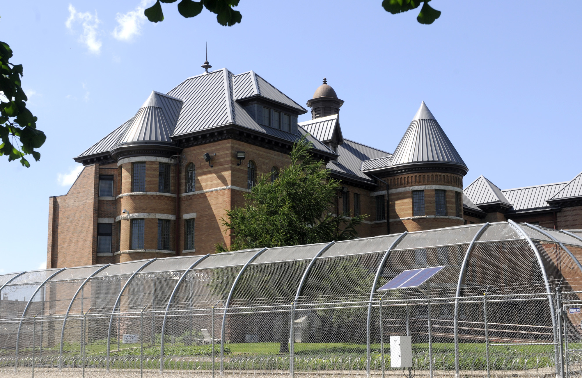 Democrats raise concerns on conditions at Anamosa State Penitentiary, Iowa prison system