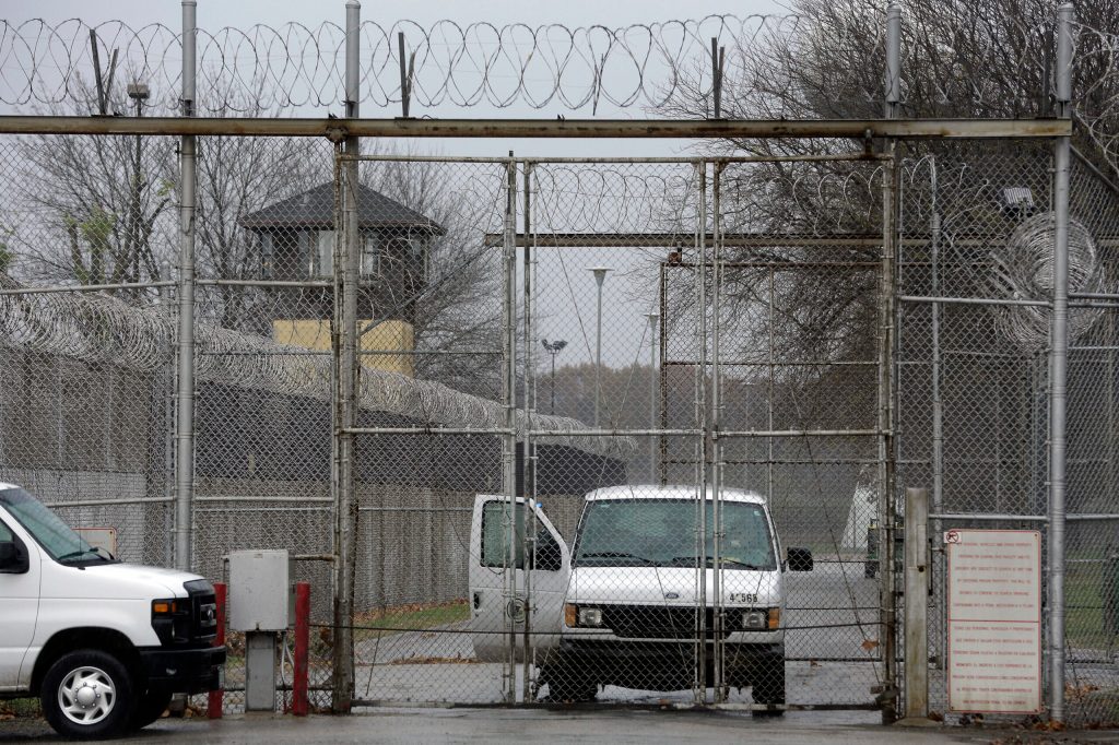 Illinois sheriffs and state spar over inmate transfers