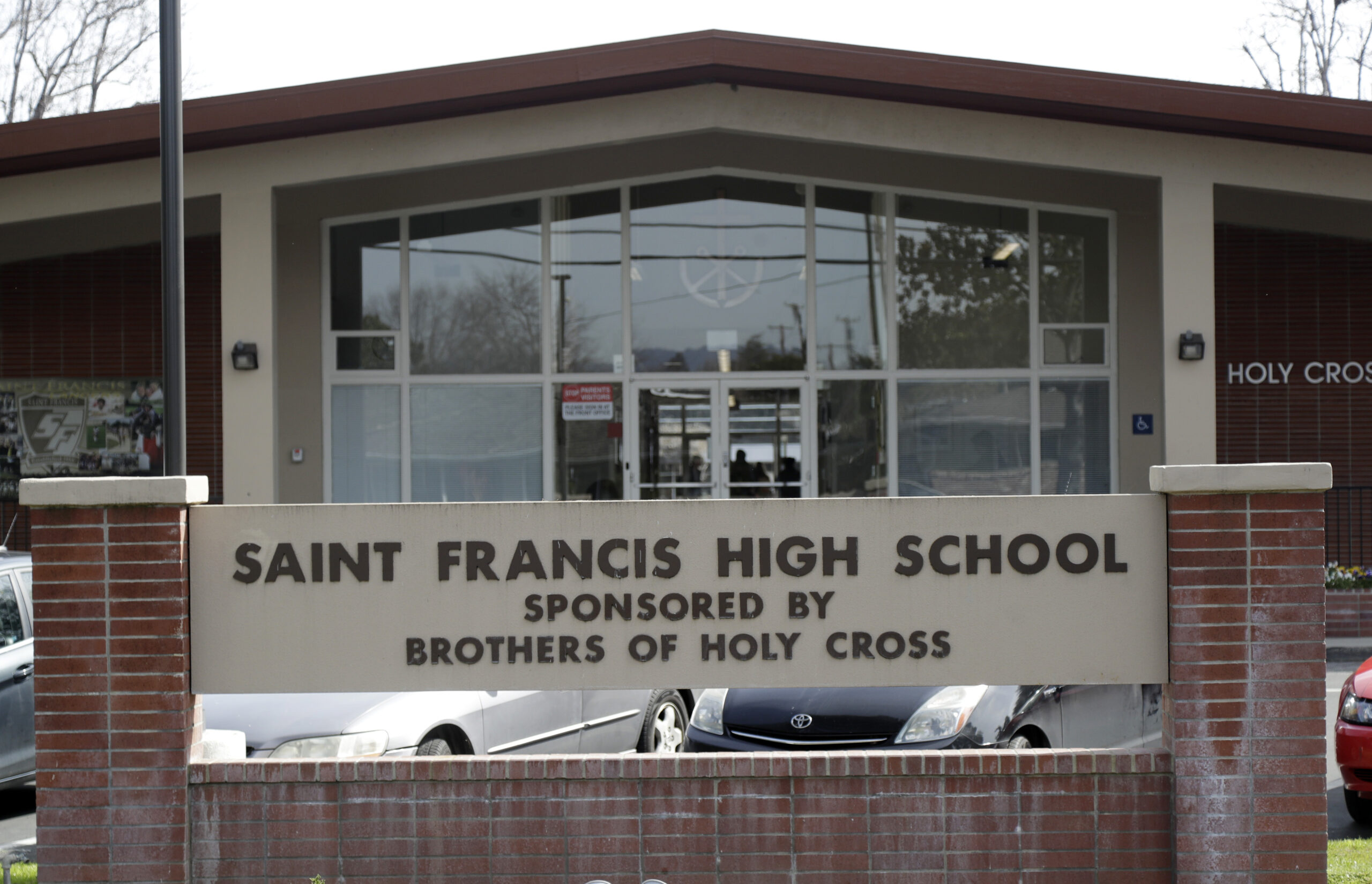 Teenagers sue private school for $20M, alleging school misinterpreted acne facial photo as ‘blackface’