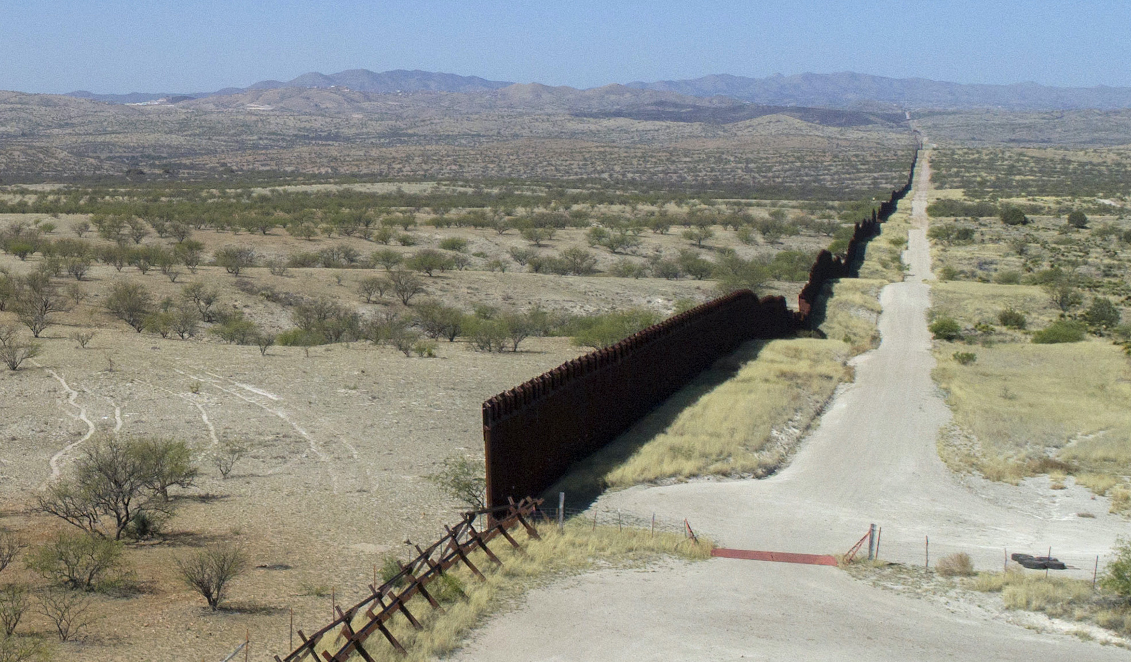 Agent fatally shoots suspected illegal immigrant after being stabbed: Border Patrol