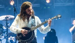 Mumford & Sons banjoist knows how to fight cancel culture