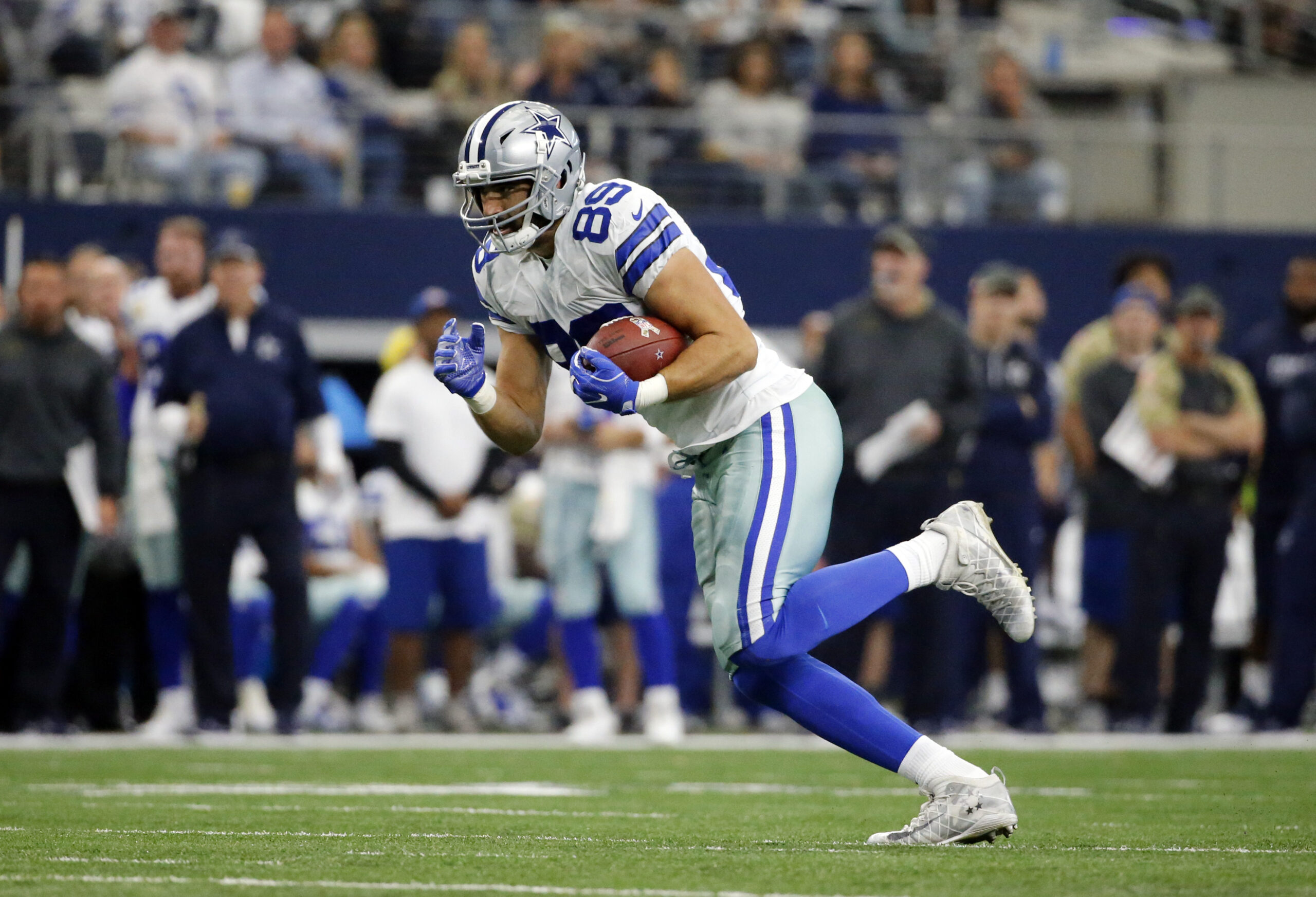 Former Cowboys player Gavin Escobar found dead after rock climbing accident