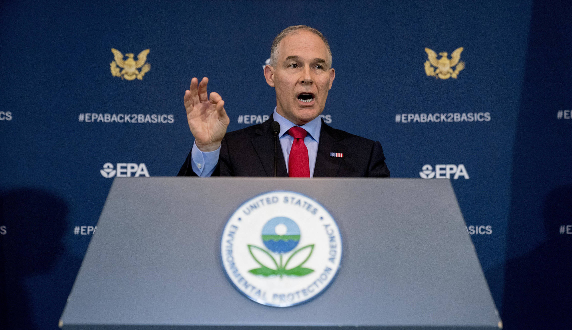 EPA’s embattled Scott Pruitt praises Trump as he officially rejects Obama auto rules