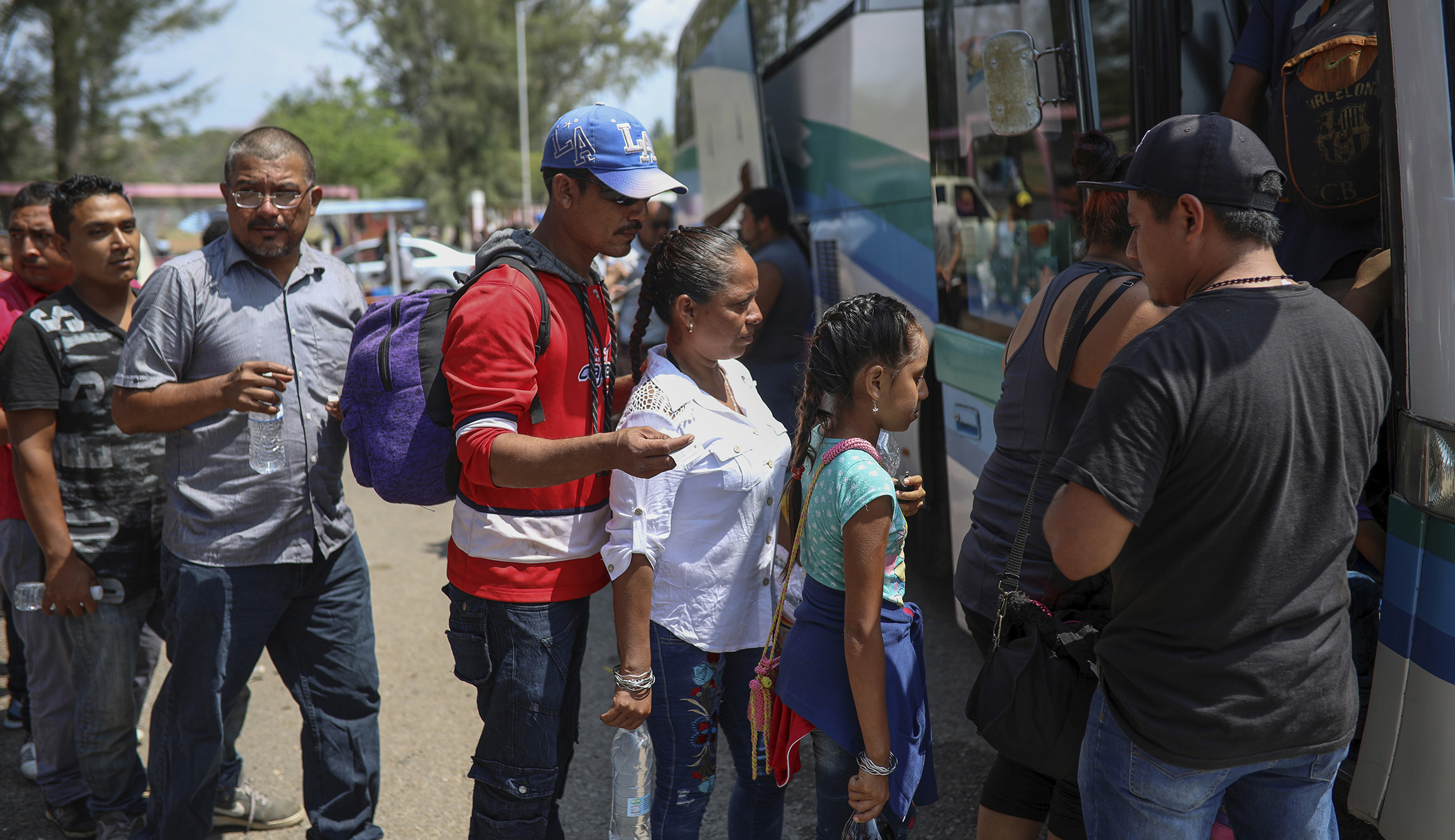 Trump administration deploys immigration judges, prosecutors to border ahead of caravan arrival