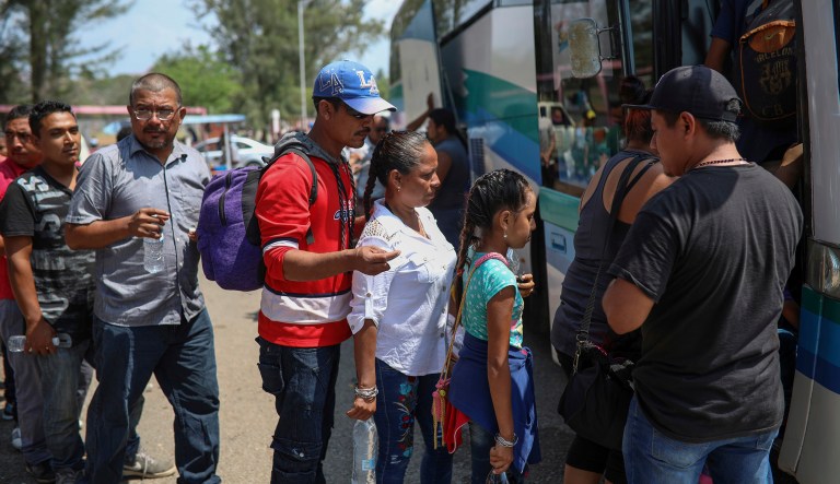 Migrants in the caravan that drew criticism from President Trump began packing up their meager possessions and boarding buses to the Mexican capital and the nearby city of Puebla.