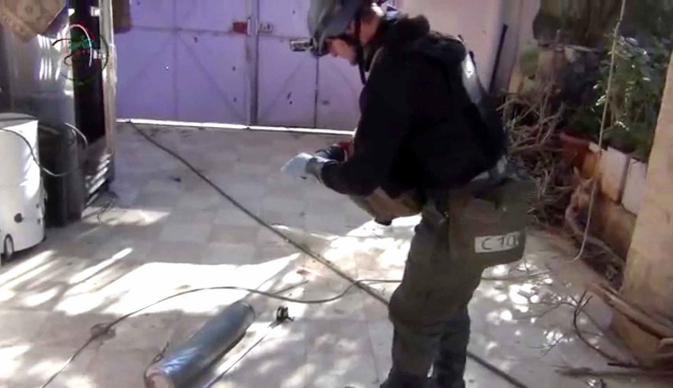 UN team fired upon, forced to retreat from site of Syria gas attack