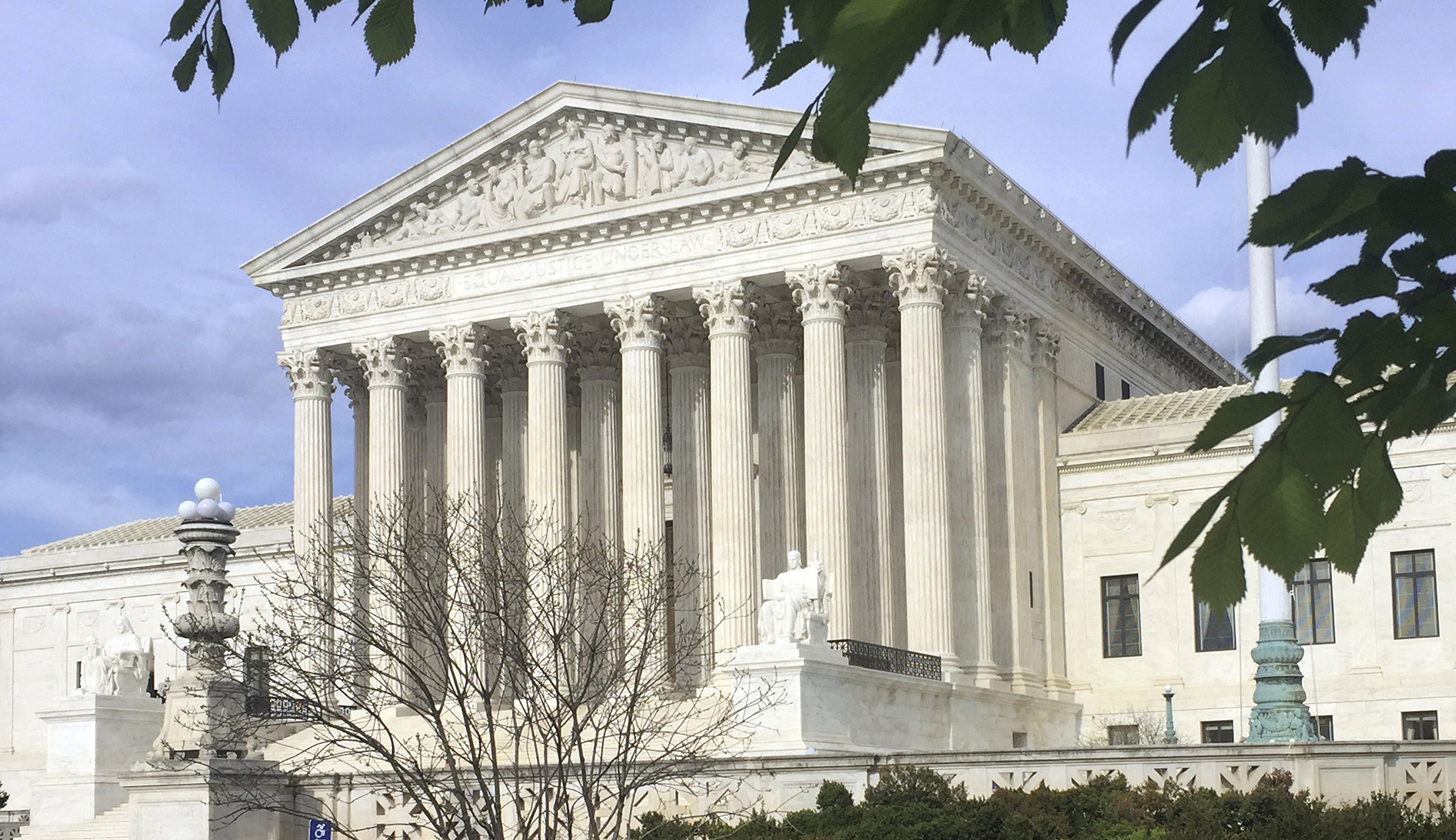 Supreme Court rules that states can require collection of online sales taxes