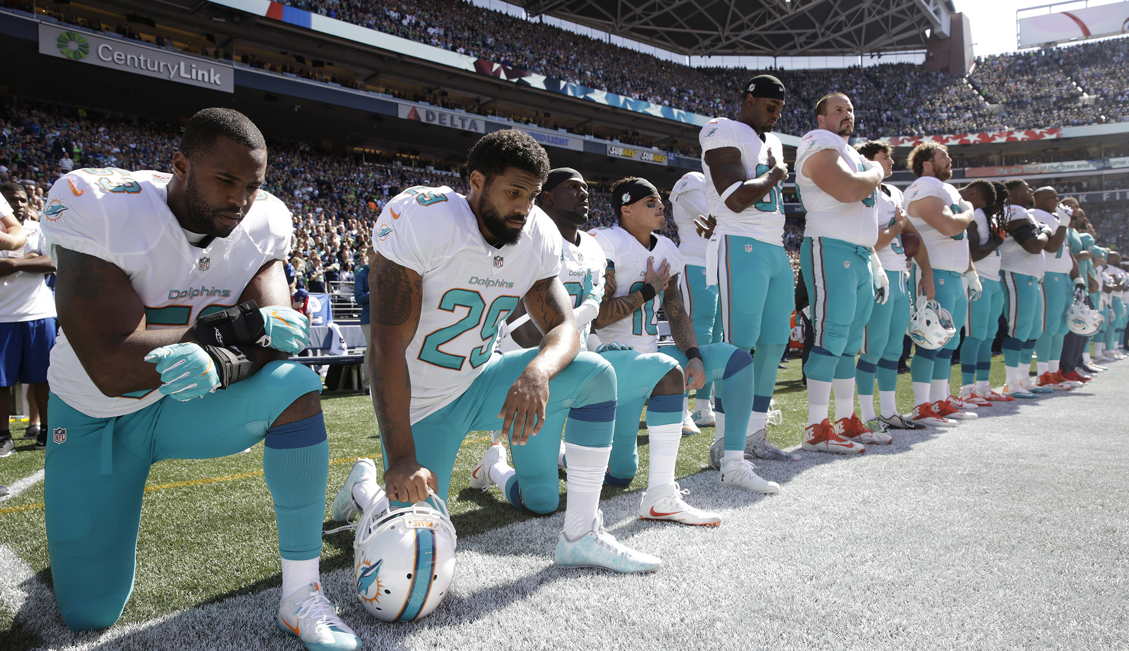 NFL national anthem kneelers are a political gift to Trump