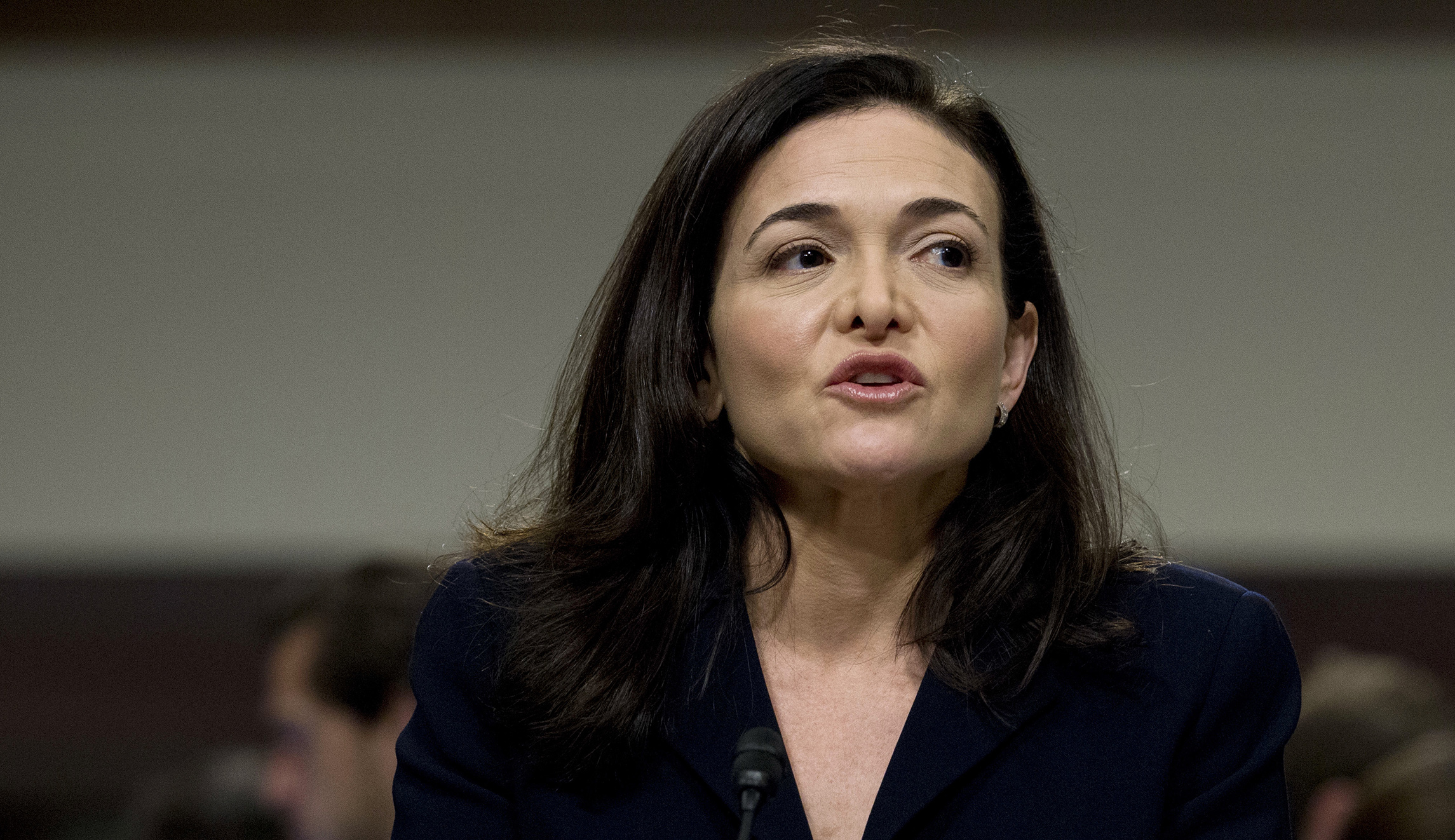 Facebook can guard user data even while selling tailored ads, top exec says