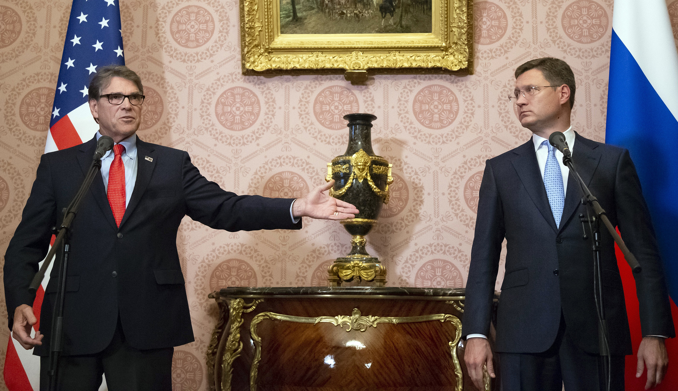 Rick Perry tells Russian counterpart he’s disappointed Moscow’s trying to hack the US grid