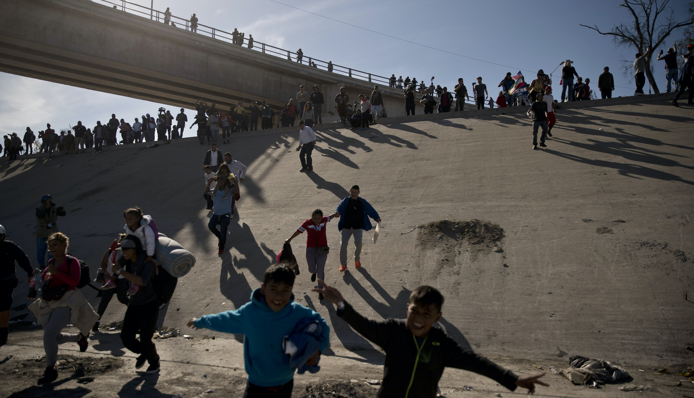 Border agents’ use of tear gas against migrant caravan did not violate policy: Auditor