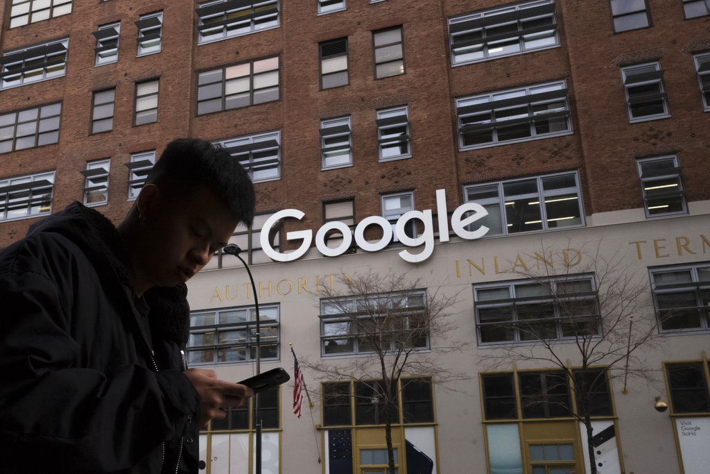 Google allows users to share location with friends on Maps app