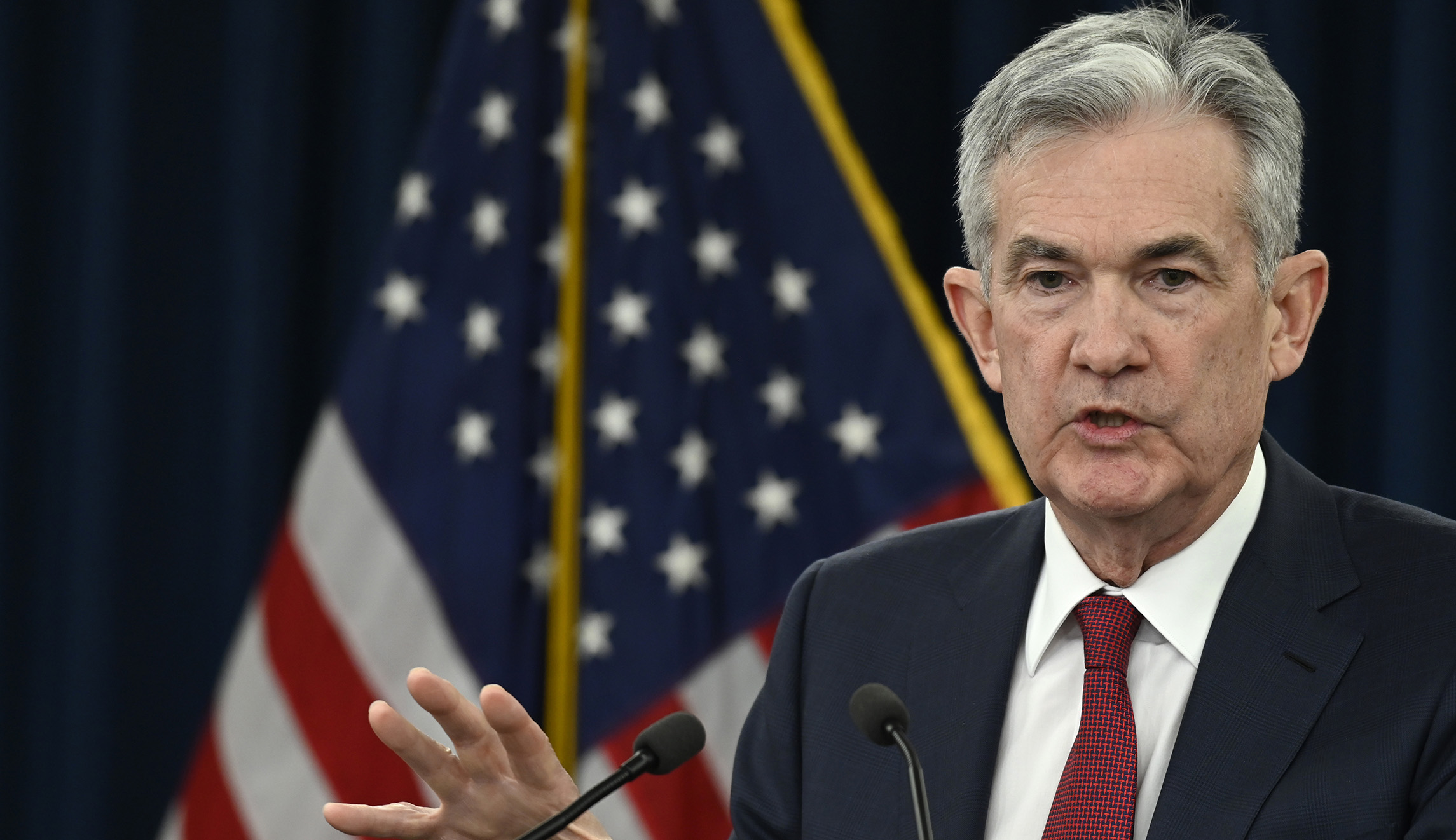 Fed leans toward a slowdown in the pace of rate hikes