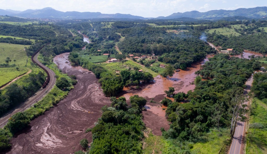 9 dead, search for 300 missing after Brazil dam collapse