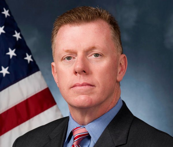 Secret Service director delays retirement as investigations into vanishing texts heat up