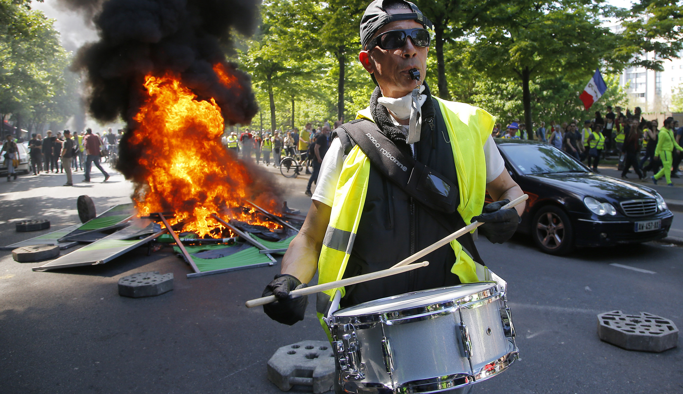 Paris: Yellow vest anger mixes with Notre Dame mourning