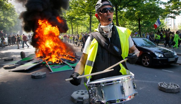 Paris: Yellow vest anger mixes with Notre Dame mourning