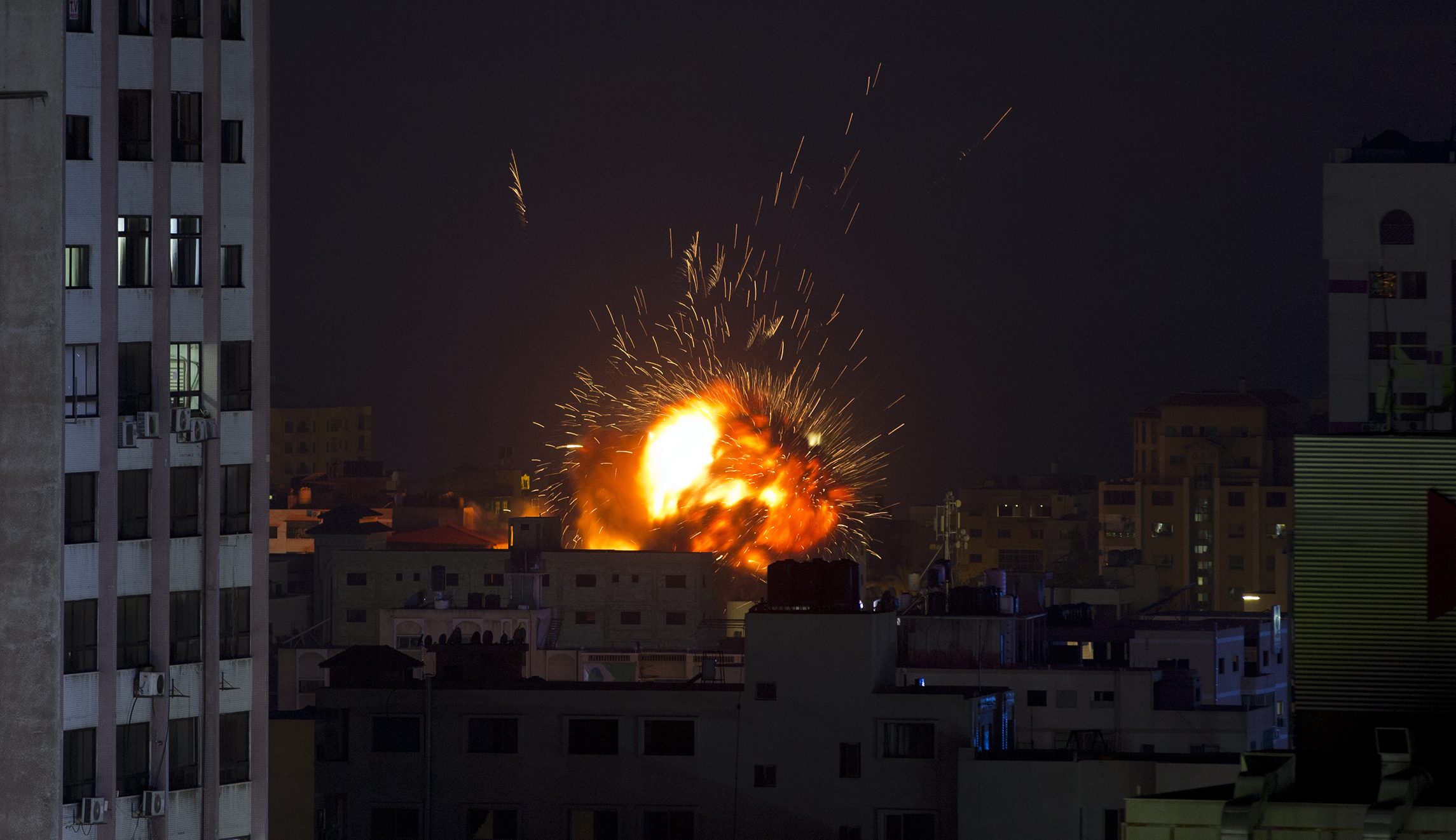 Under heavy rocket fire, Israeli reprisals kill 4