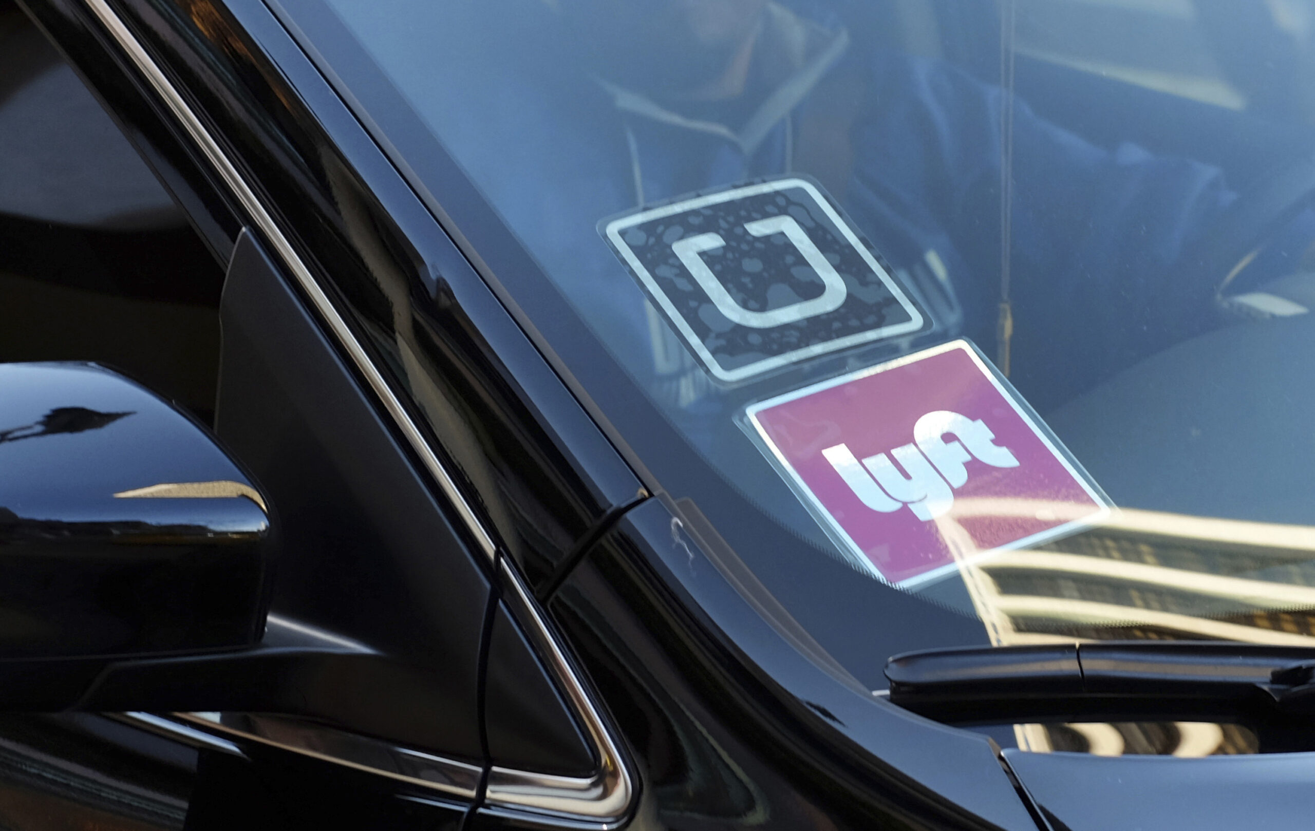 Seattle’s ride share drivers will earn a minimum wage next year, city leaders vote