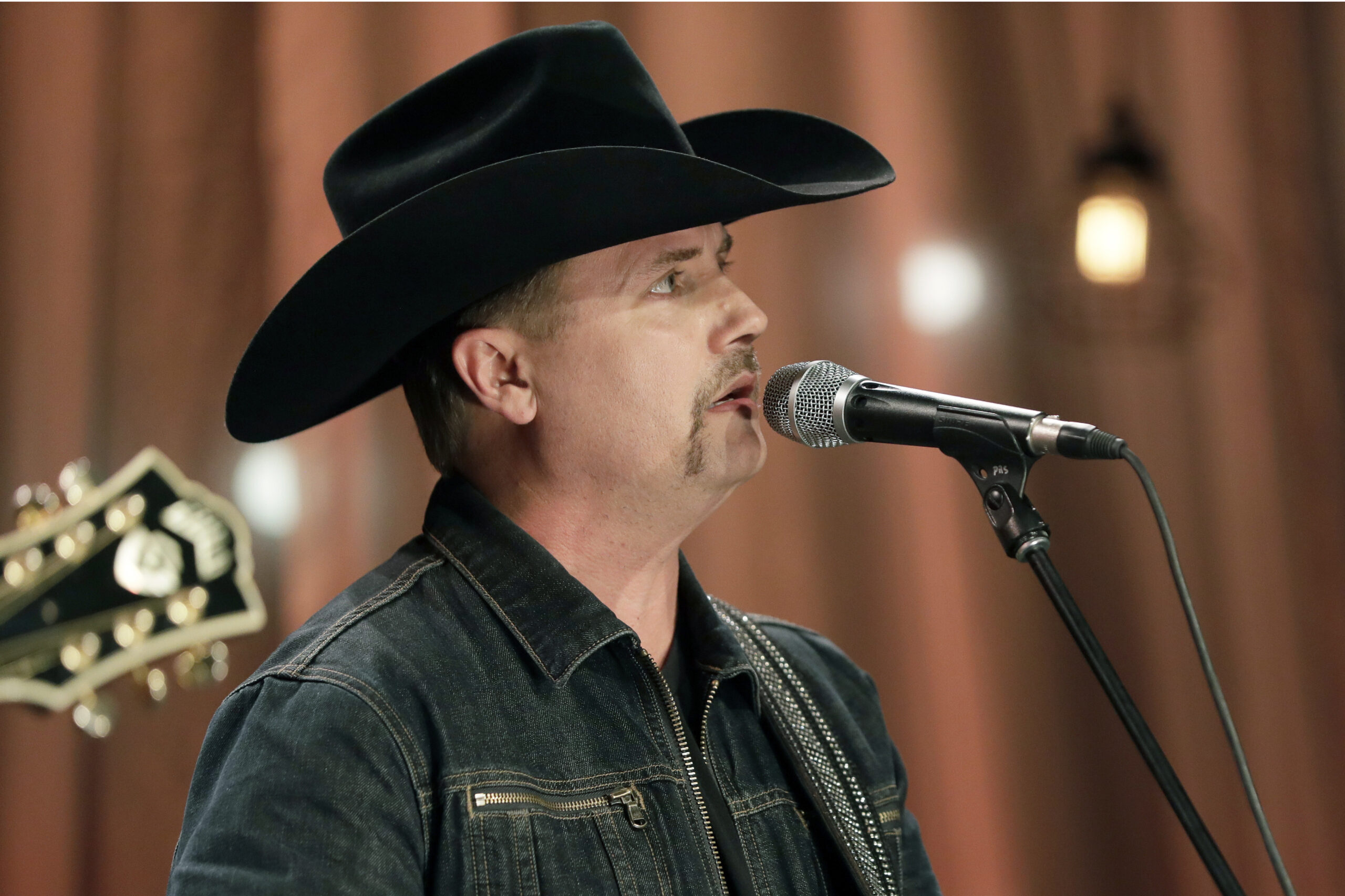 SEE IT: Country music star John Rich axes Bud Light from bar after transgender partnership