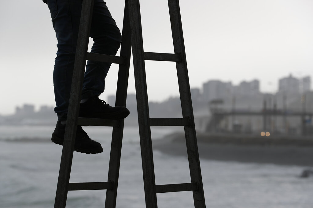 Man who died after falling from ladder ruled a coronavirus death by doctors: Report