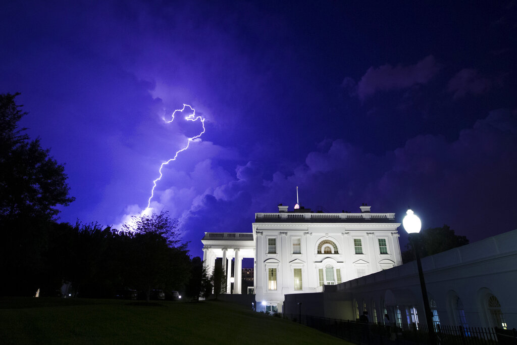 Lightning strikes near White House; four in critical condition