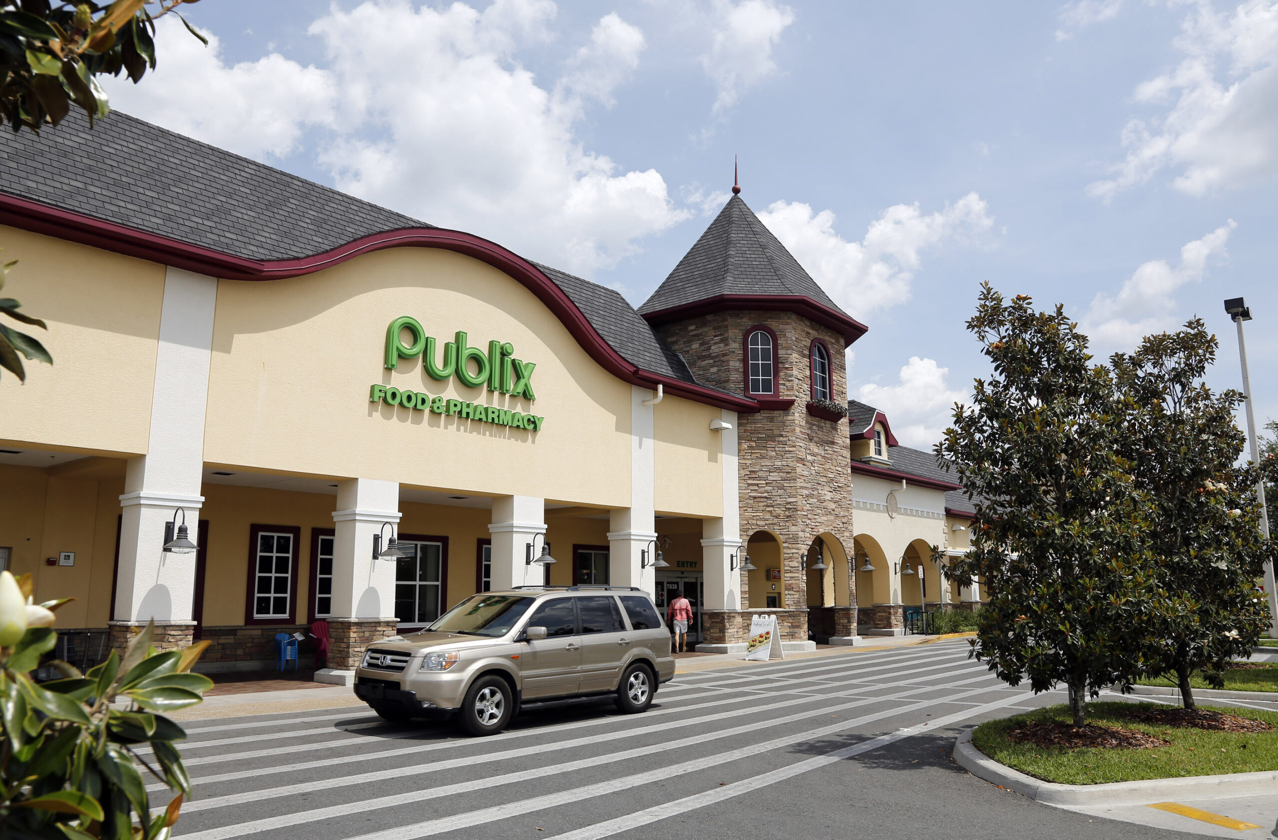 Florida grocery store shooter kills at least three, including a child