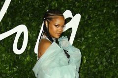 Rihanna reaches billionaire status, becoming world’s richest female musician