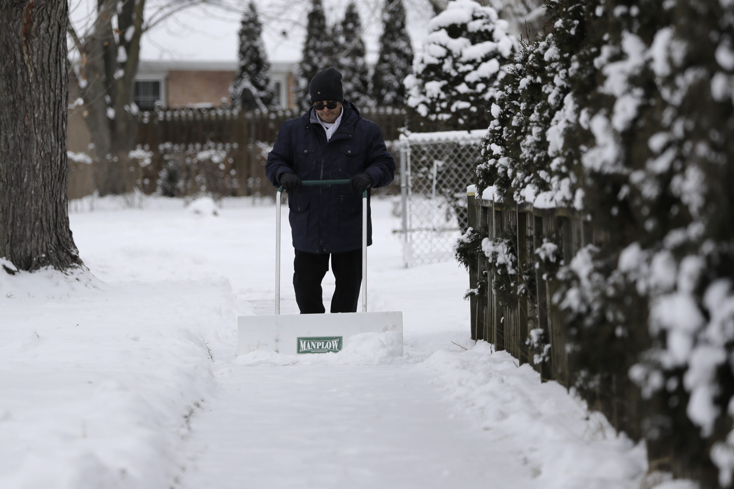 AccuWeather predicts cold, snowy conditions for Illinois