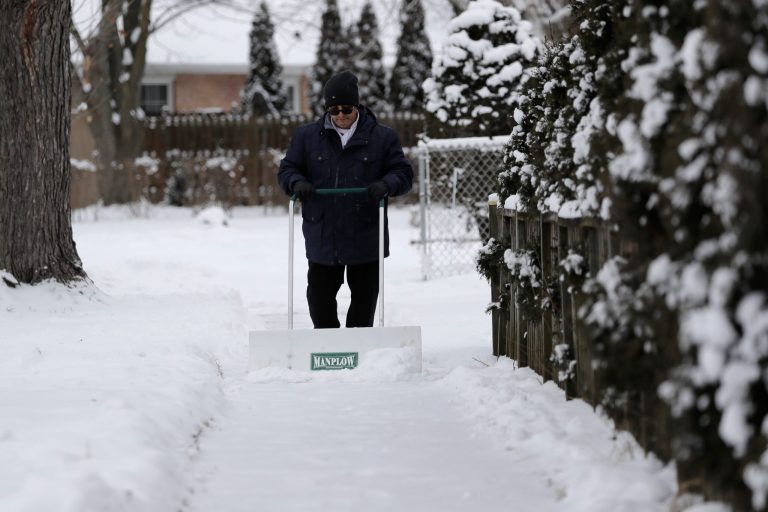 AccuWeather predicts cold, snowy conditions for Illinois