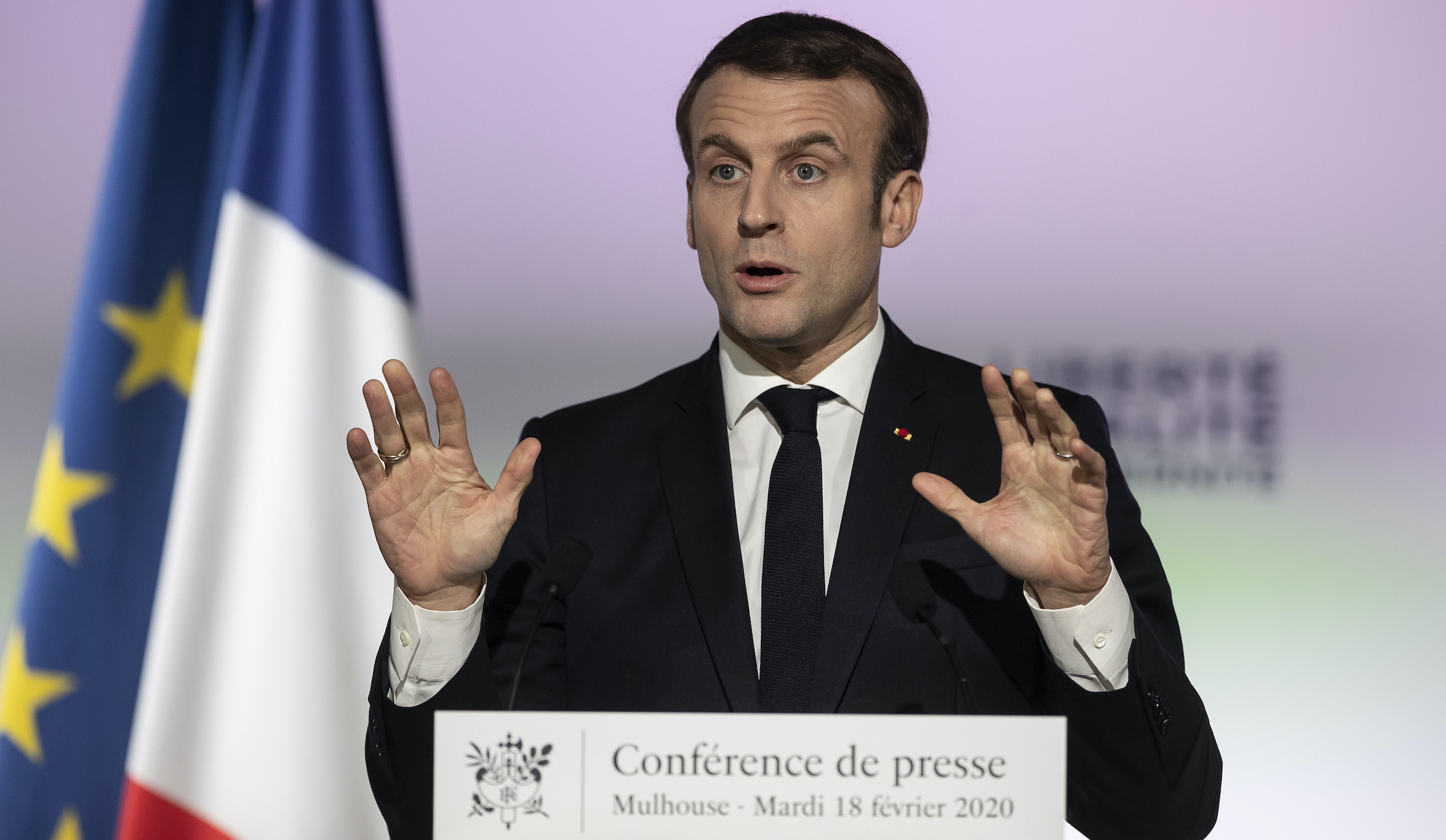 Media praise Emmanuel Macron and ignore his craven support for Vladimir Putin