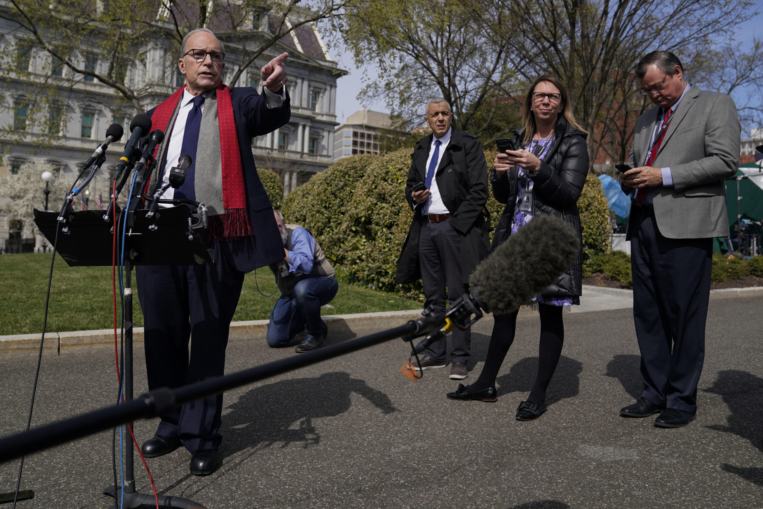 Larry Kudlow: Buy on the coronavirus ‘dips’