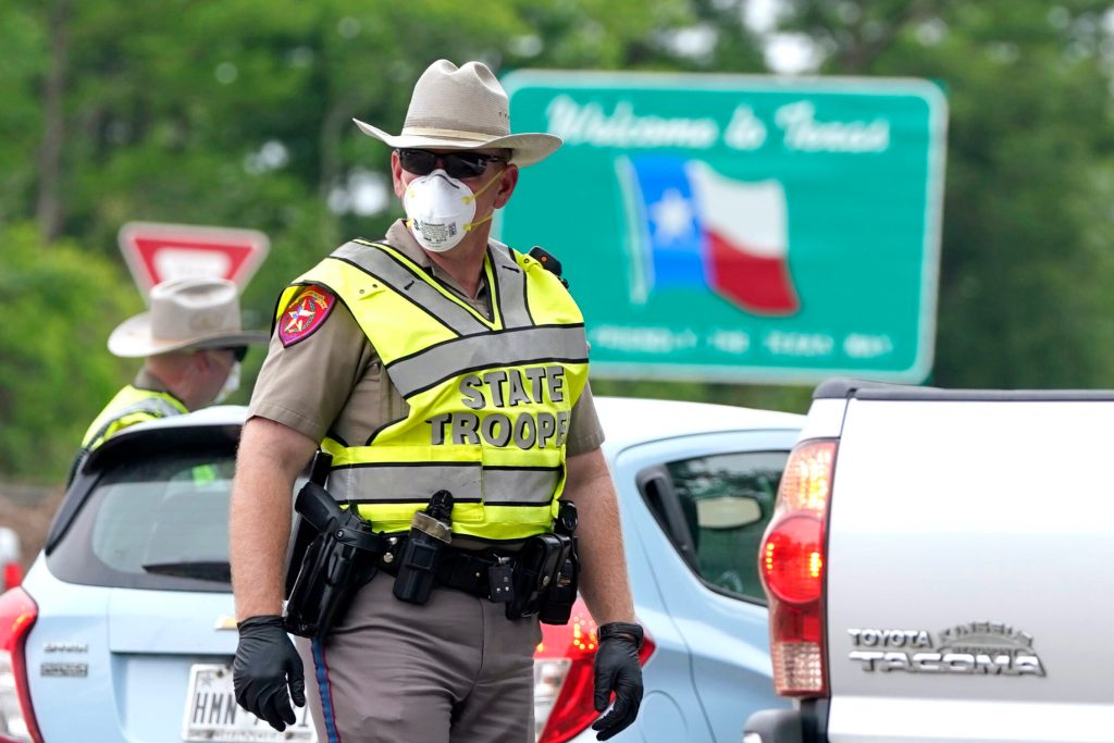 Smugglers embedding criminals with families to cross border, Texas troopers say