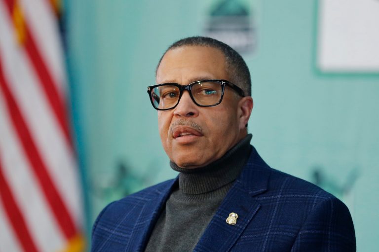 Ex-Detroit police chief forms exploratory committee for Michigan governor