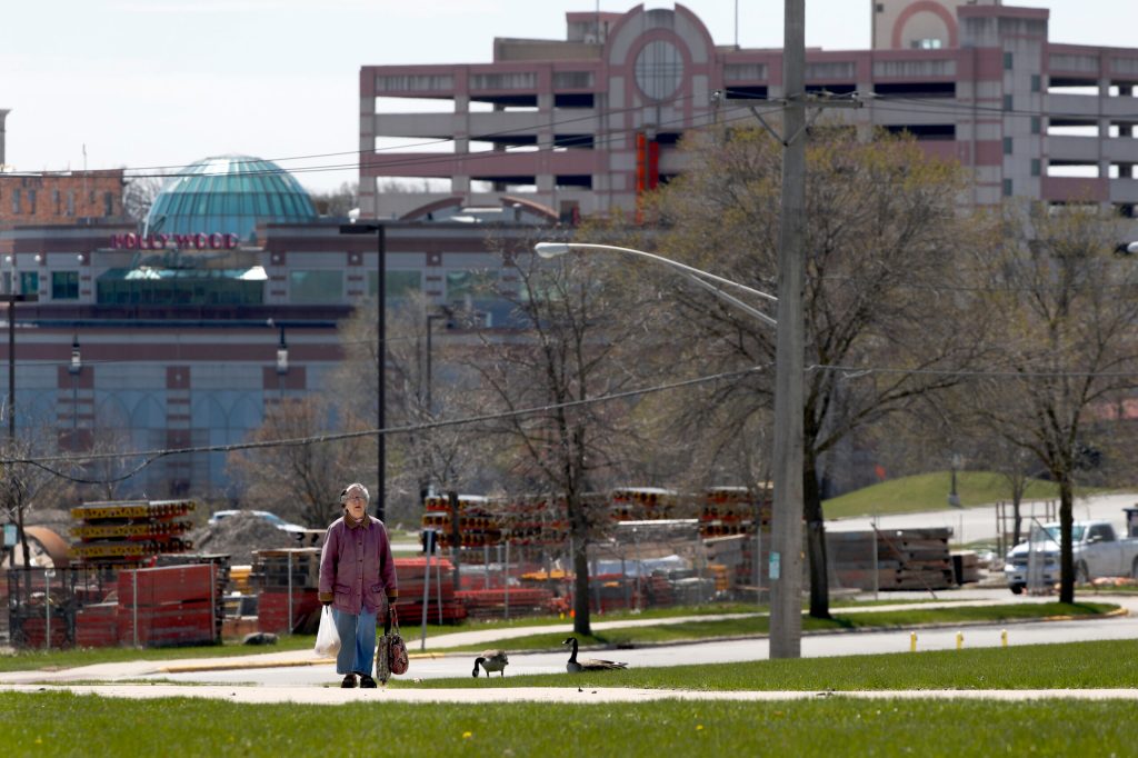 Casino advocates wait for Illinois Gaming Board approval