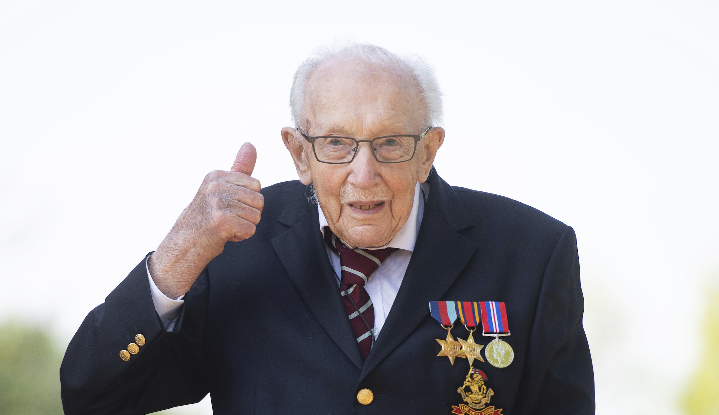 Queen Elizabeth II to knight 100-year-old veteran who raised millions for National Health Service