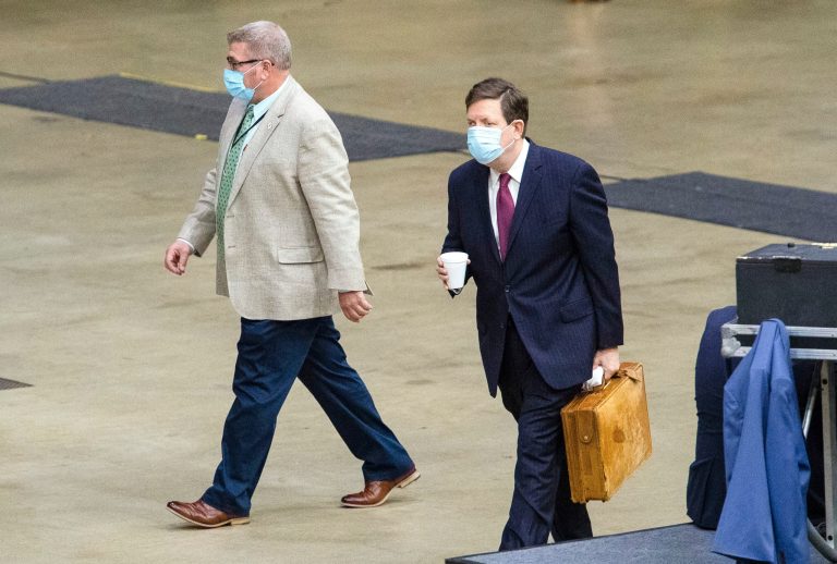 Lawmakers challenge Illinois state board of education’s enforcement of school mask mandate